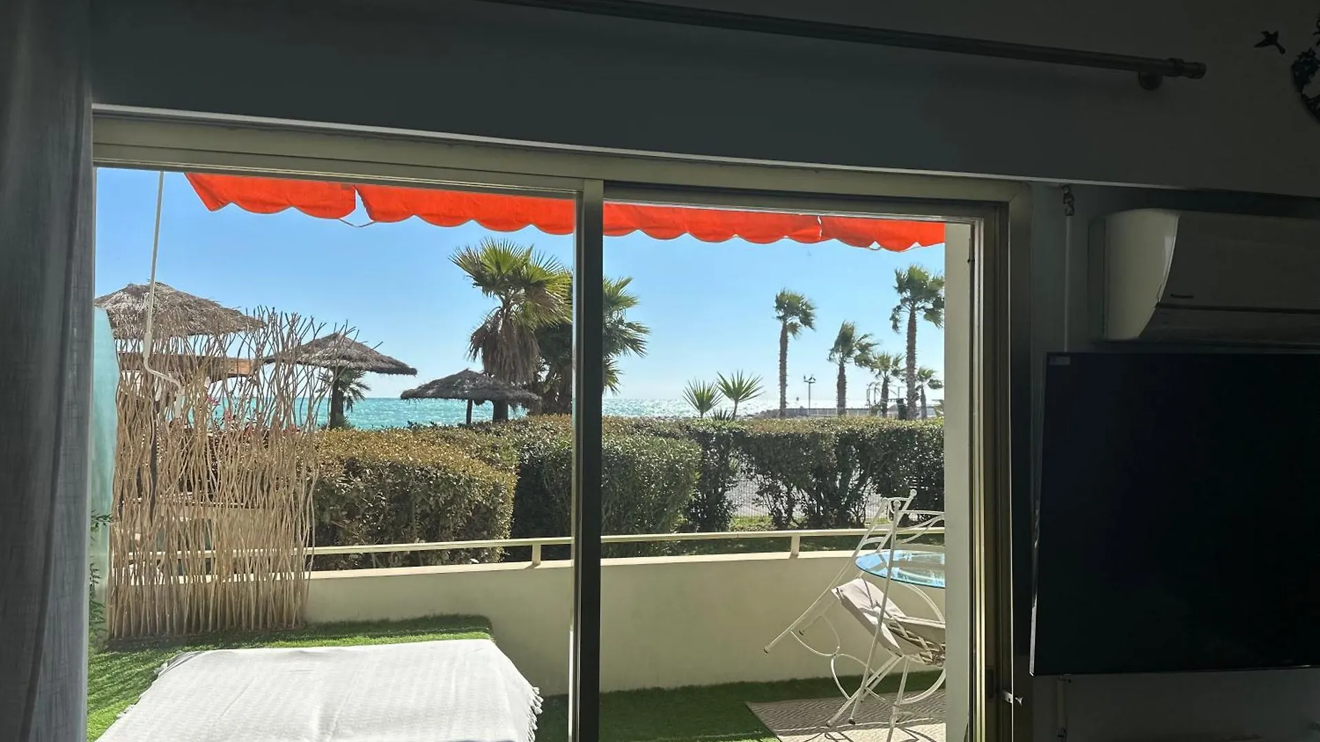 Apartment Studio Front De Mer A 10Metres De La Plage Villeneuve-Loubet
